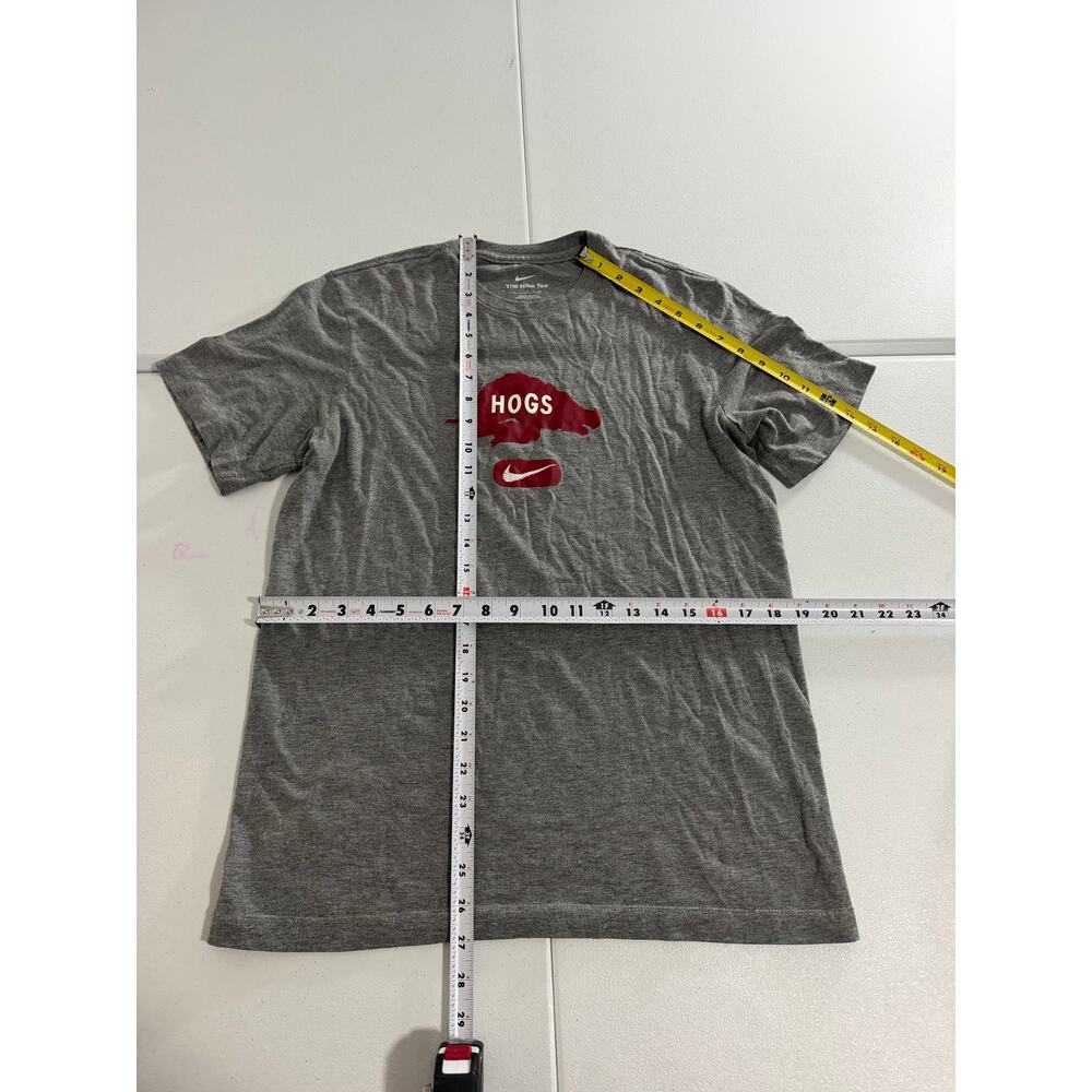 Nike Arkansas Razorbacks Hogs T-Shirt Mens Small Gray Red Running Hog Logo SEC - Picture 3 of 5
